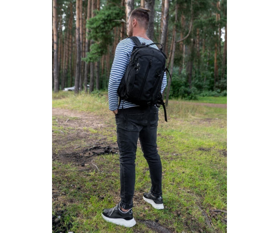 Фото: “Рюкзак с накладным карманом с молнией по центру, black”, купить в интернет магазине