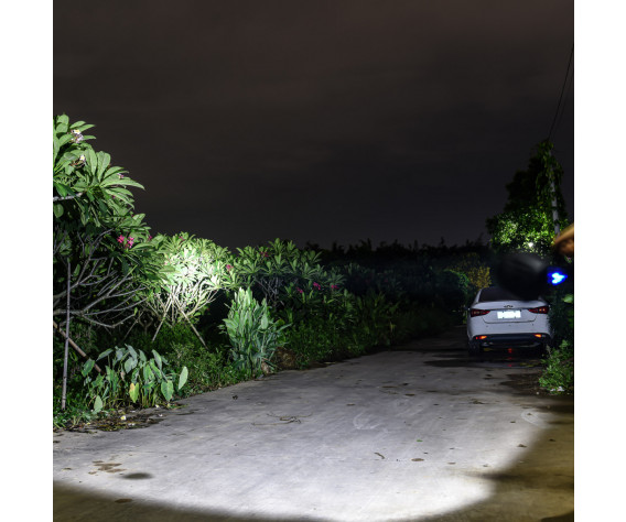 Фото: “Аккумуляторный фонарь-прожектор XHP50 с треножником (малый)”, купить в интернет магазине