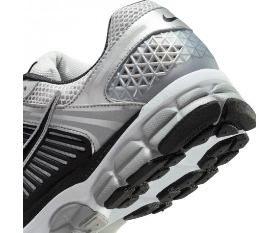 Фото: “Кроссовки U Zoom Vomero 5 Nike, цвет Metallic Silver/Black”, купить в интернет магазине