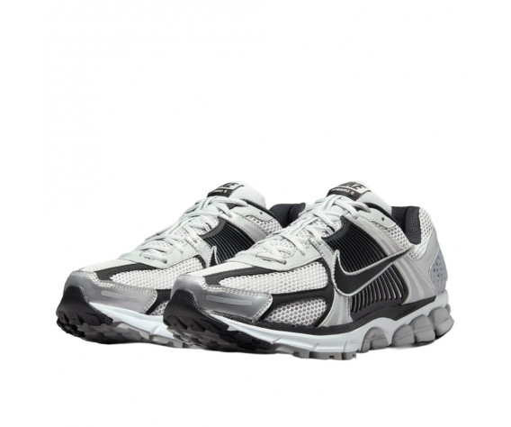 Фото: “Кроссовки U Zoom Vomero 5 Nike, цвет Metallic Silver/Black”, купить в интернет магазине