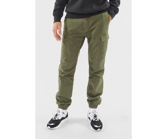 Фото: “Брюки Vince cargo jogger Vintage, цвет Olive”, купить в интернет магазине