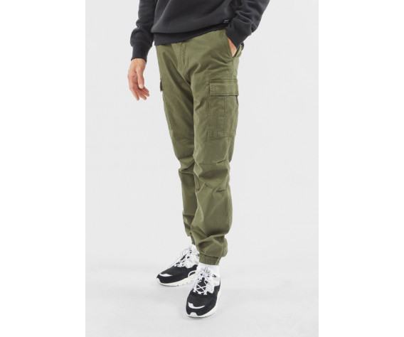 Фото: “Брюки Vince cargo jogger Vintage, цвет Olive”, купить в интернет магазине