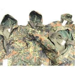 Фото: “Парка в расцветке флектарн с пятью карманами”