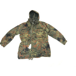 Фото: “Парка в расцветке флектарн с пятью карманами”