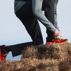 Фото: “Кроссовки Skyhawk Trail Running HH, цвет Cherry Tomato”