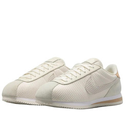 Фото: “Кроссовки W Cortez Nike, цвет Pearl White/Pale Ivory/Vachetta Tan”, купить в интернет магазине