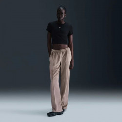 Фото: “Футболка W NSW Chill Knit Cropped Nike, цвет Black/Sail”, купить в интернет магазине