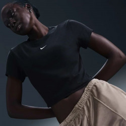 Превью товара: “Футболка W NSW Chill Knit Cropped Nike, цвет Black/Sail”, купить в интернет магазине