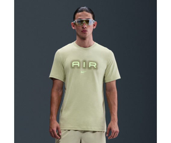 Фото: “Футболка M NSW Swoosh Air Graphic Nike, цвет Olive Aura”, купить в интернет магазине
