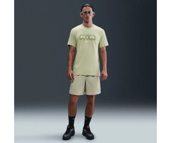 Фото: “Футболка M NSW Swoosh Air Graphic Nike, цвет Olive Aura”, купить в интернет магазине