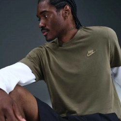 Превью товара: “Футболка M NSW Club Nike, цвет Medium Olive/Parachute Beige”, купить в интернет магазине
