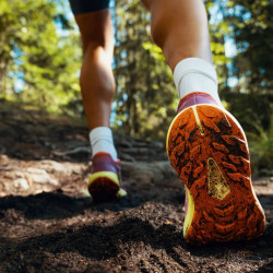 Превью товара: “Кроссовки W Kestrel Trail Running HH, цвет Meta Pink”, купить в интернет магазине