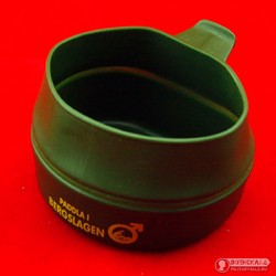 Фото: “Шведская пластиковая кружка”