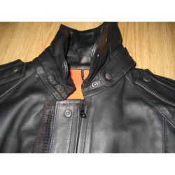 Фото: “Кожаная куртка полицейского”