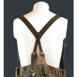 Фото: “Подтяжки Бундесвер на пуговицах”